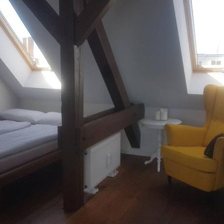 Helle Dachgeschosswohnung für 8 Personen in zentraler Lage Berlín Exterior foto