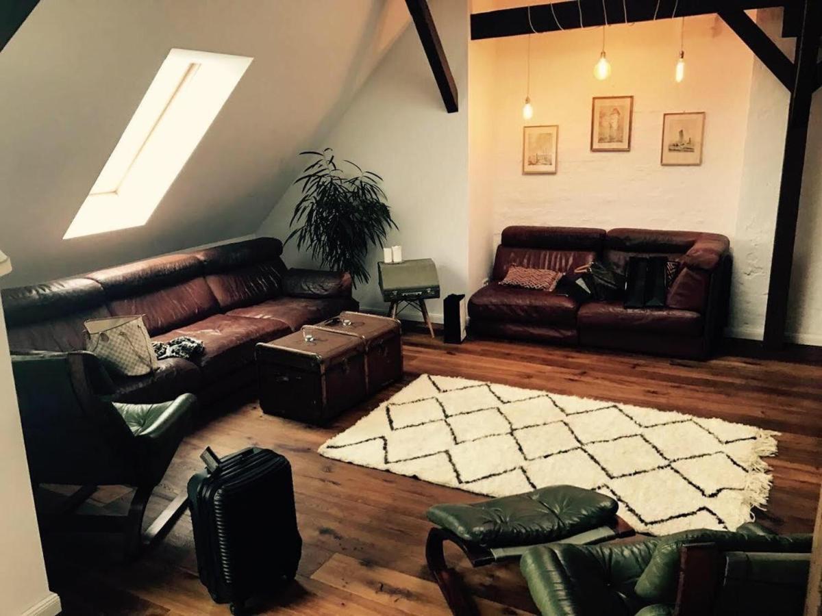Helle Dachgeschosswohnung für 8 Personen in zentraler Lage Berlín Exterior foto