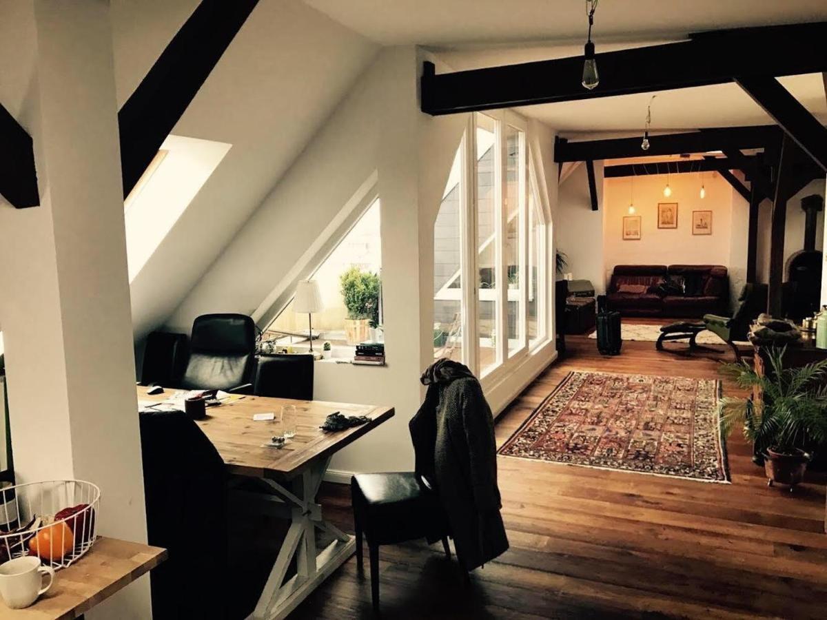 Helle Dachgeschosswohnung für 8 Personen in zentraler Lage Berlín Exterior foto