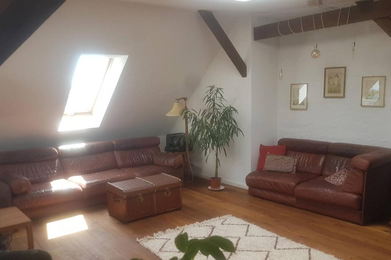 Helle Dachgeschosswohnung für 8 Personen in zentraler Lage Berlín Exterior foto
